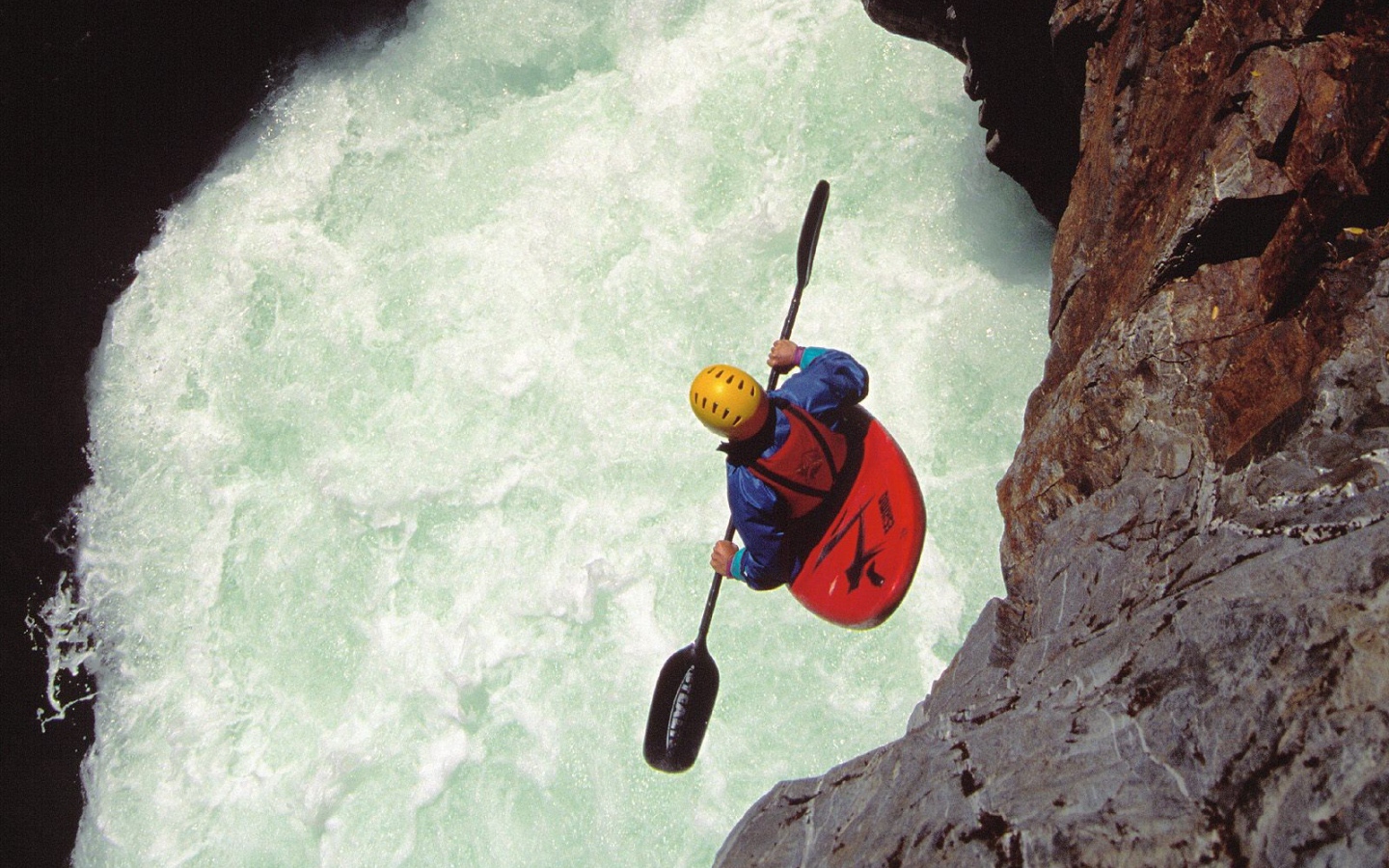 Спуск по горной реке