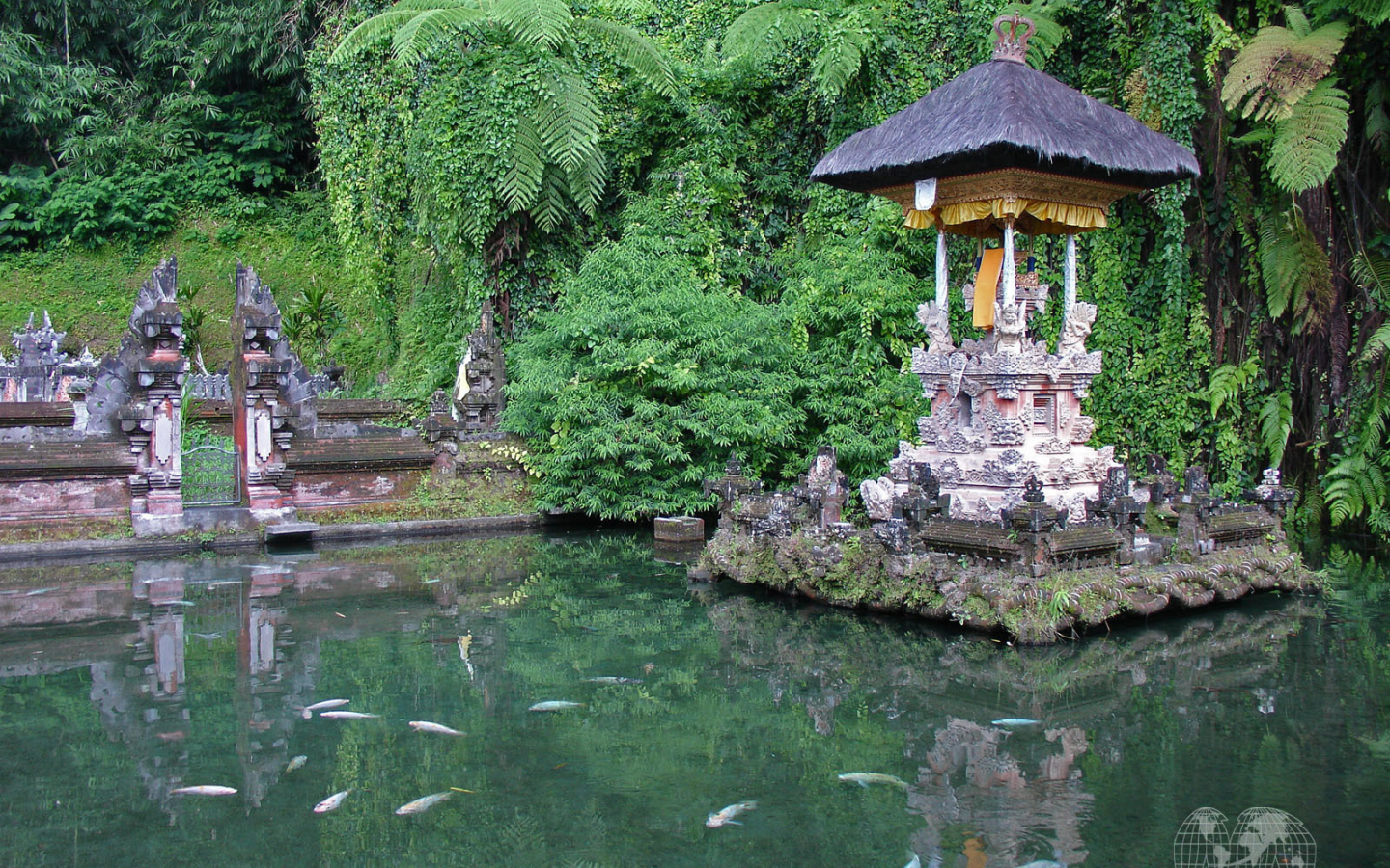 Часовня в джунглях Бали