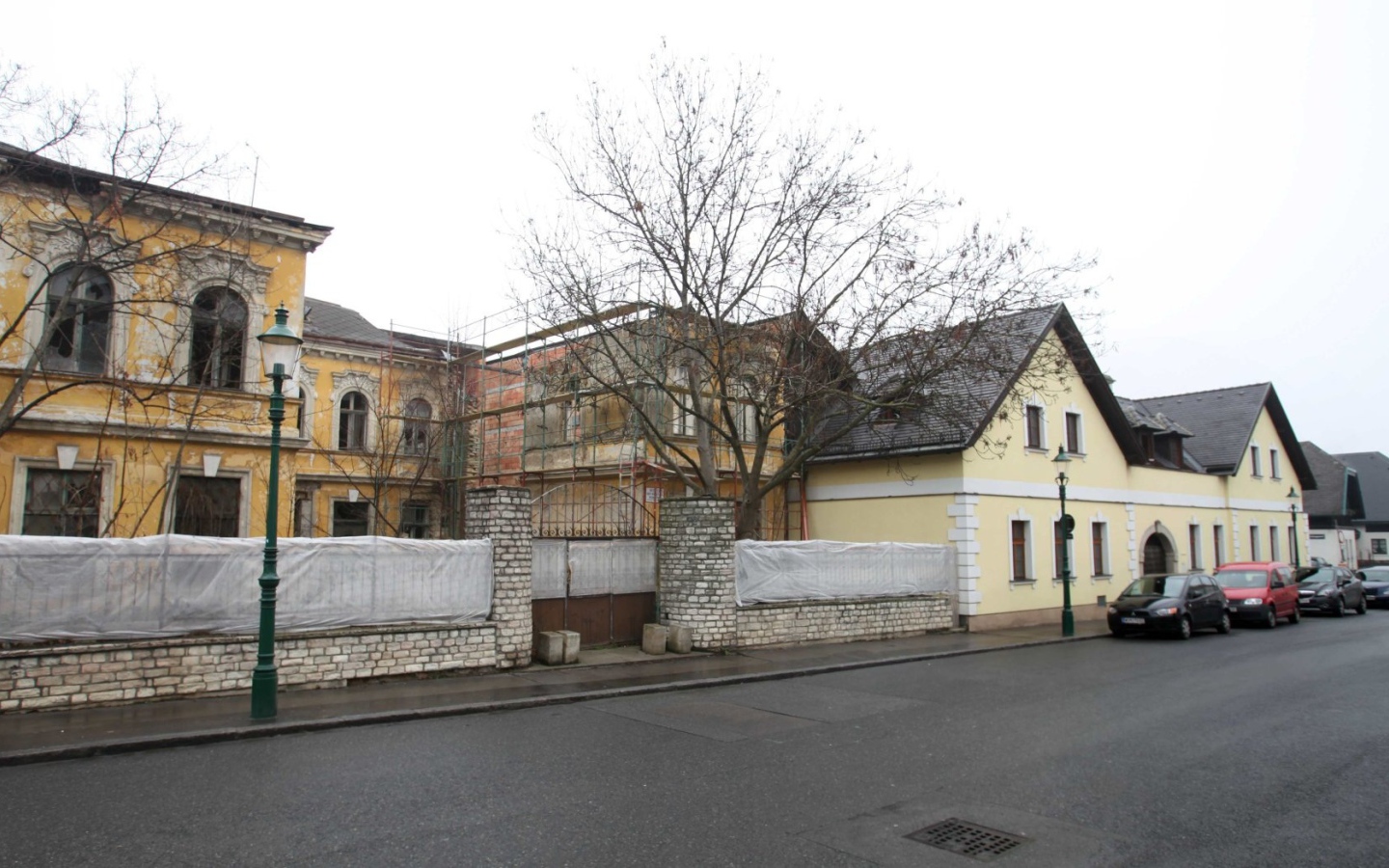 Городская улица в городе Нойштифт, Австрия