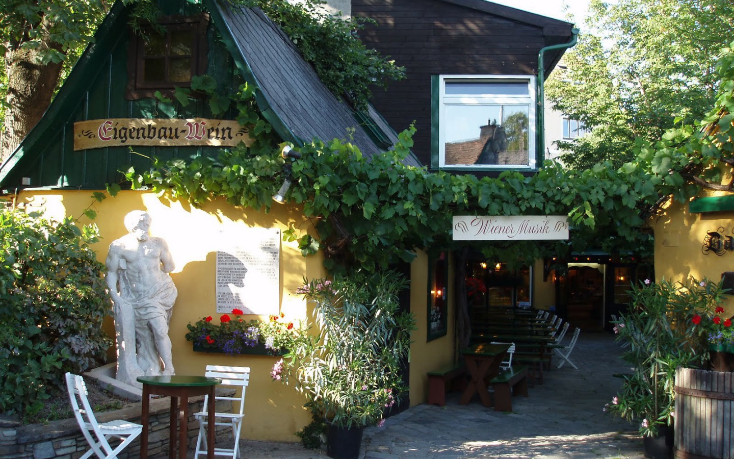 Уютное кафе в городе Нойштифт, Австрия