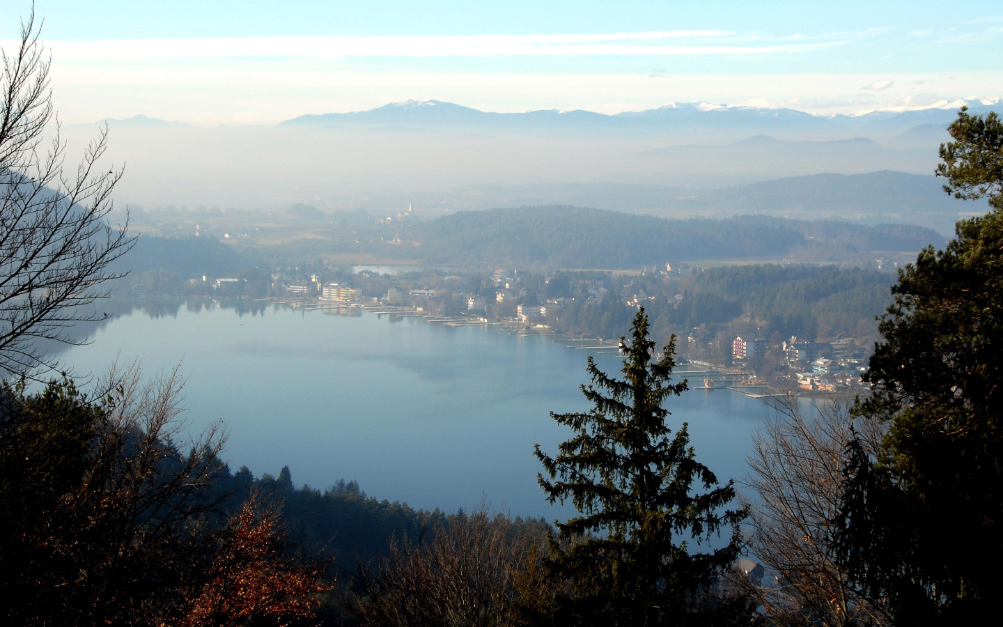 Туман над озером Клопайнер Зее, Австрия