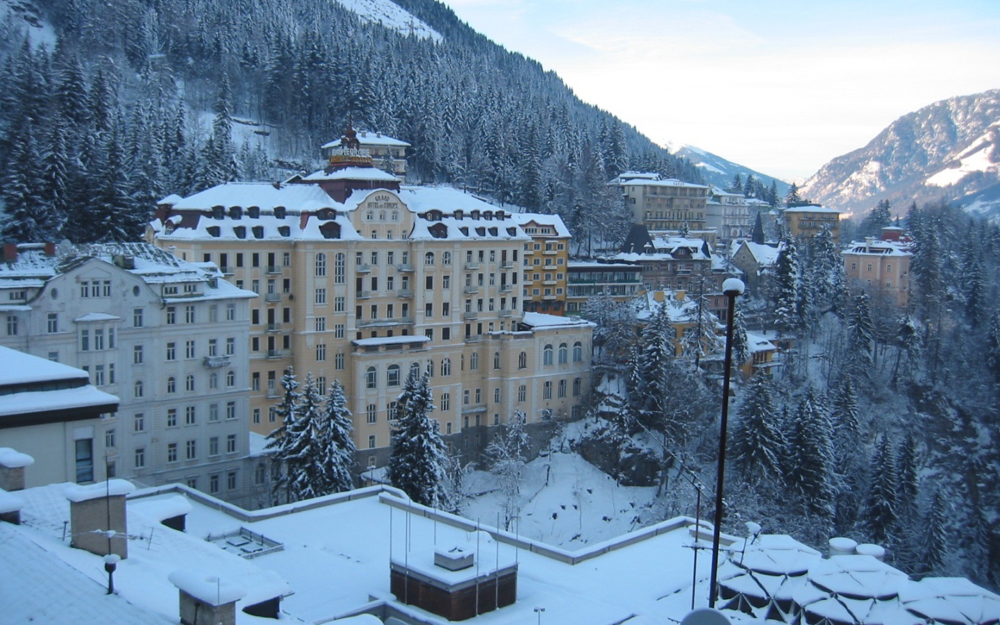 Дома на фоне гор на курорте Бад Хофгастайн, Австрия