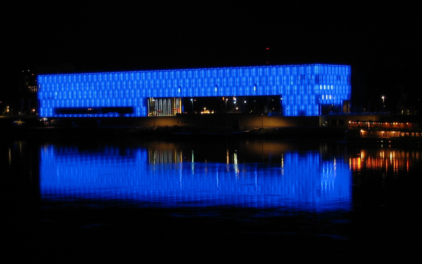 Светящееся здание в городе Линц, Австрия