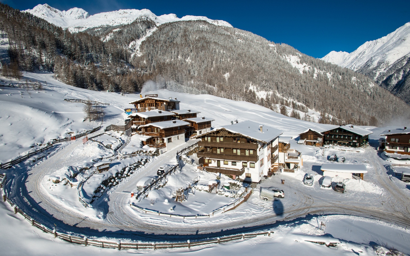 Горная дорога на горнолыжном курорте Зёльден, Австрия