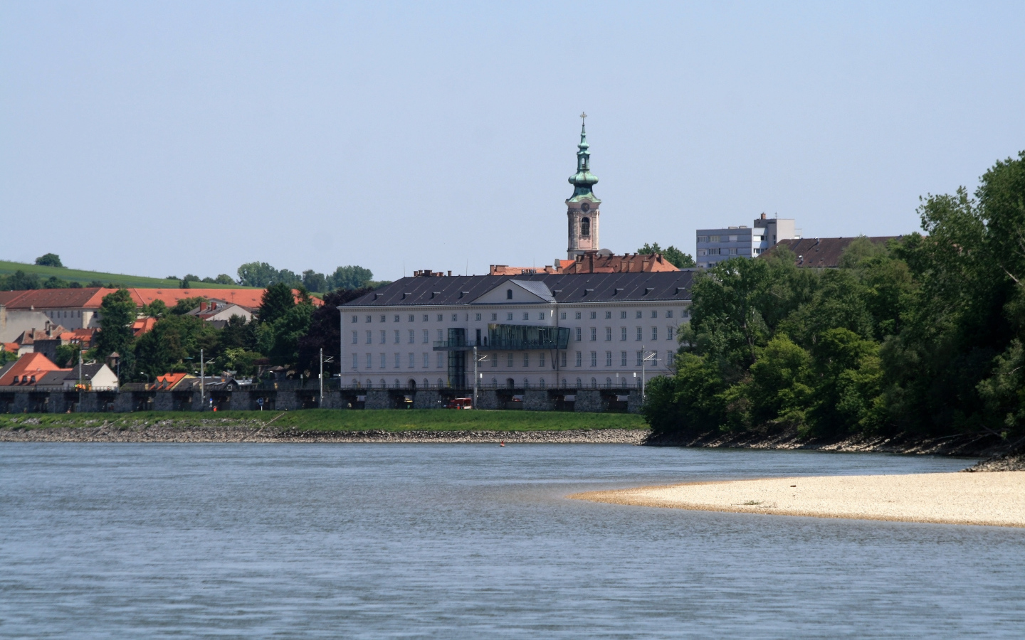 Побережье реки в городе Гайнберг, Австрия