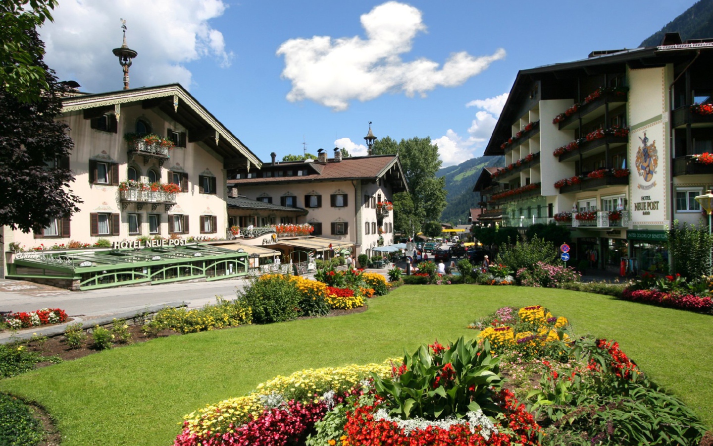 Летние цветы на горнолыжном курорте Майрхофен, Австрия