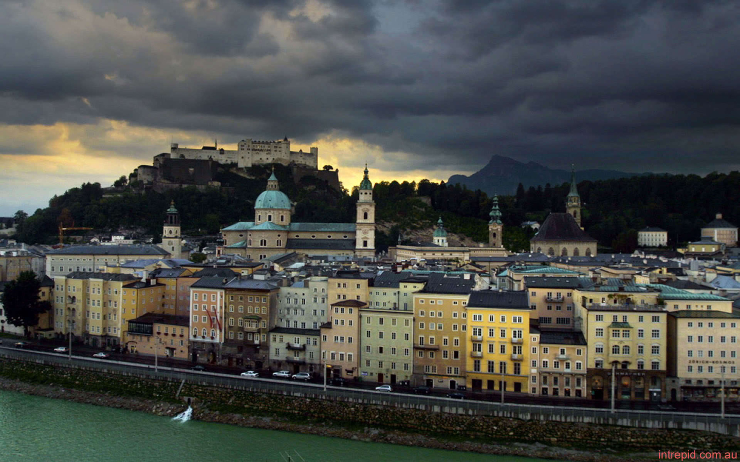 Закат в городе  Зальцбург, Австрия