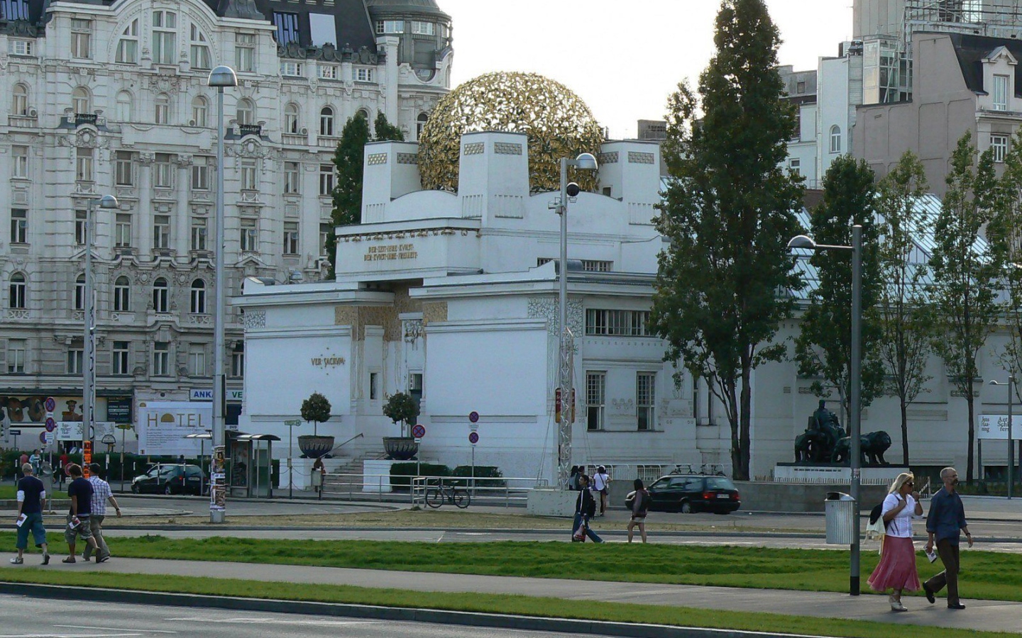 Прогулка по улице в городе Вена, Австрия