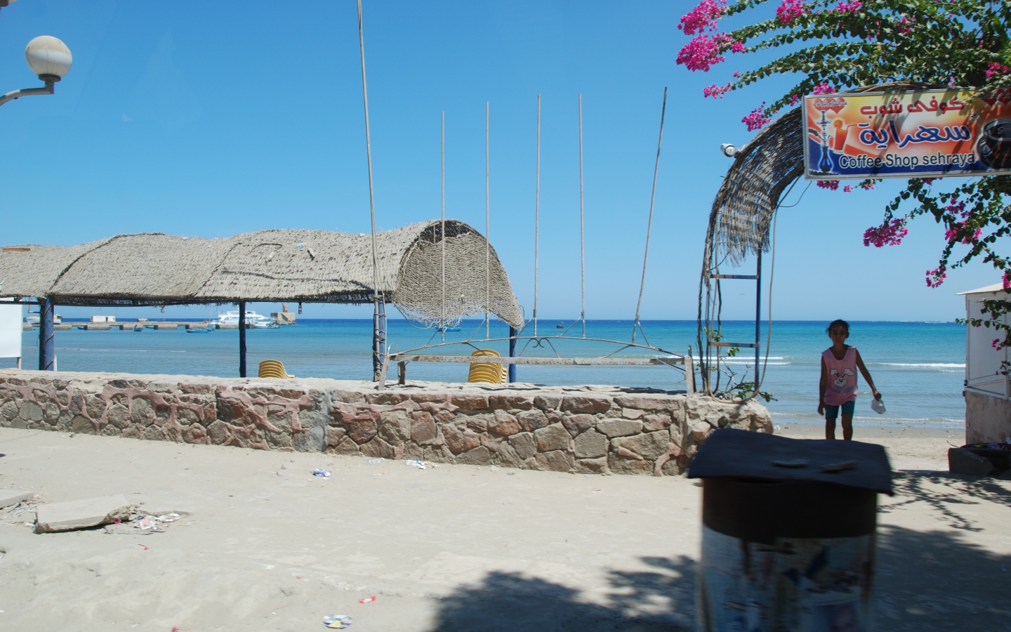 Кафе на пляже на курорте Эль Кусейр, Египет