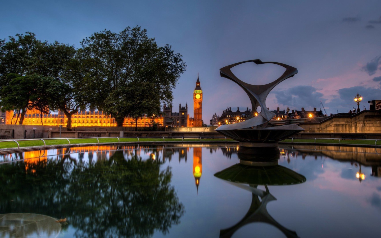 Искусственный пруд в Лондоне