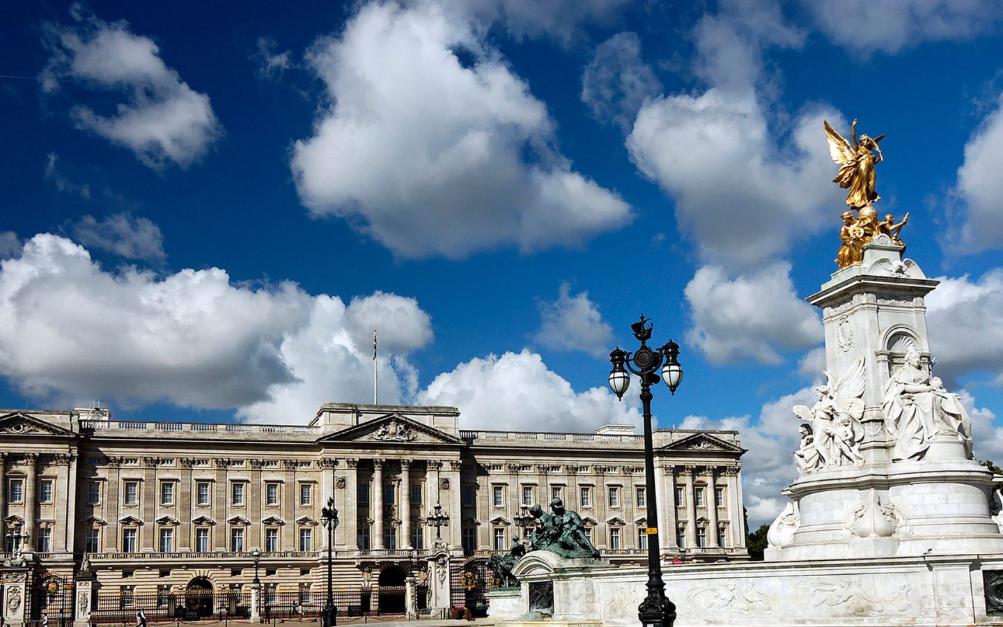 Букингемский дворец в Лондоне