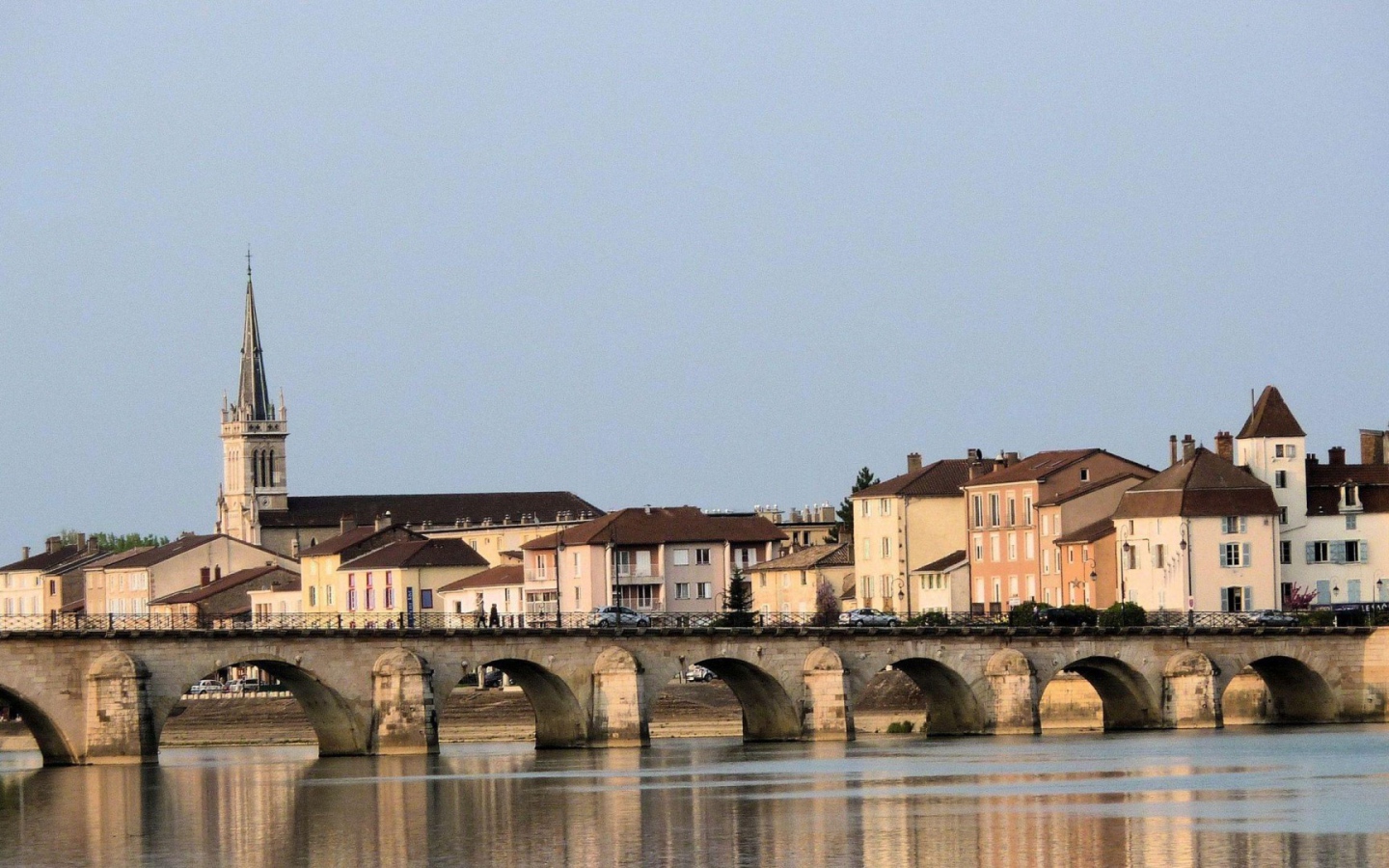 Старинный мост в городе Лион, Франция