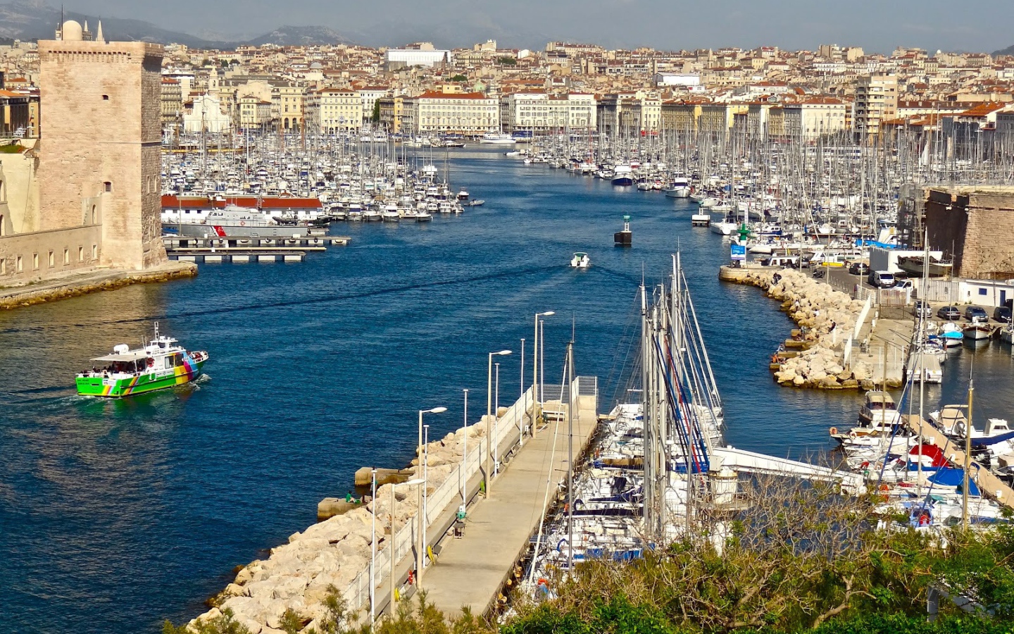 Бухта в городе Марсель, Франция