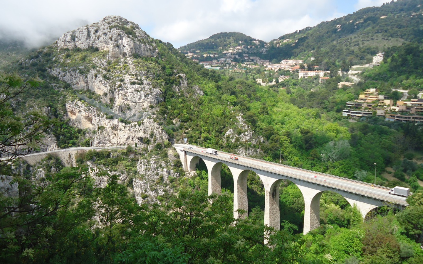 Мост на курорте Эз, Франция