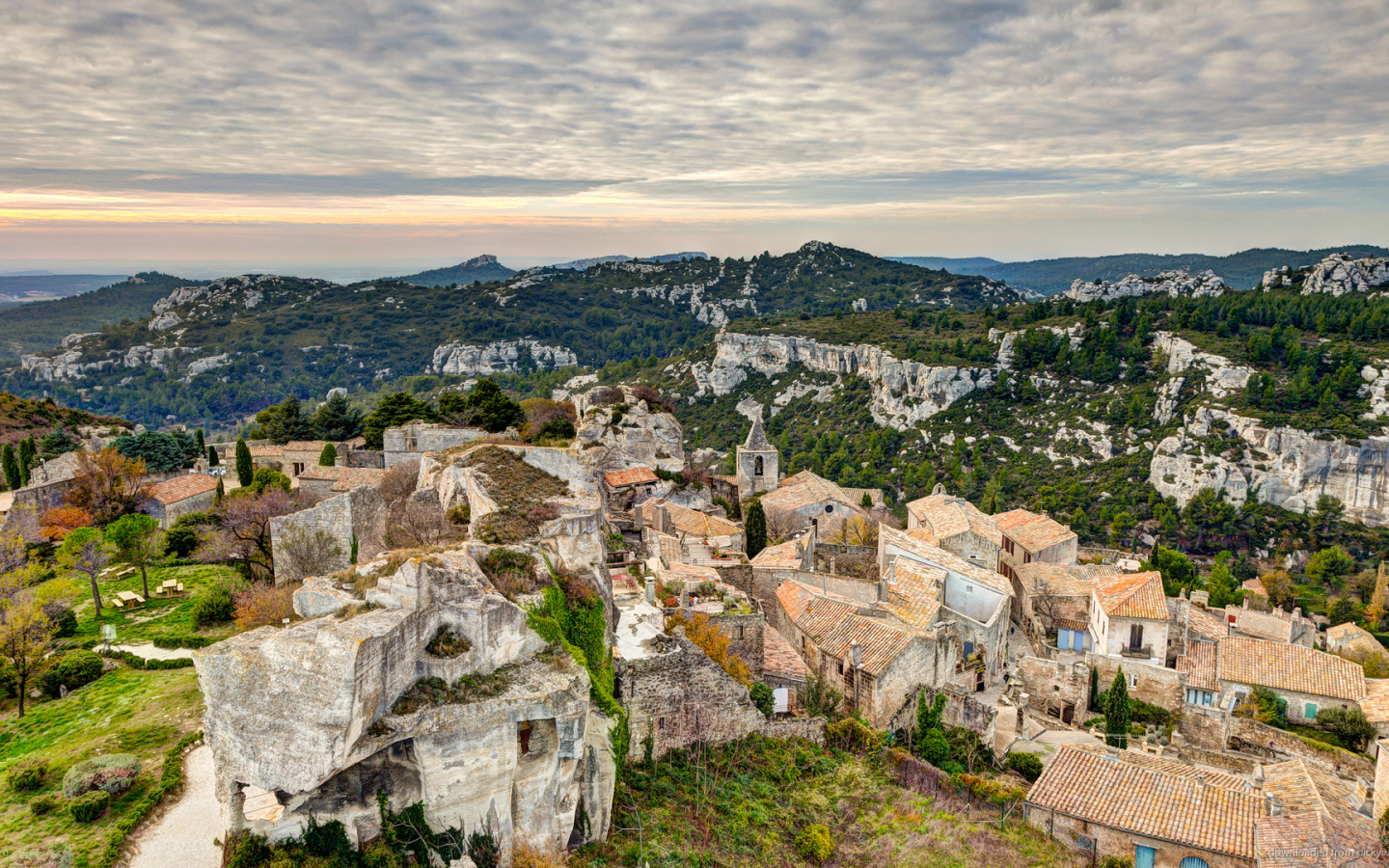 Город среди скал в Провансе, Франция