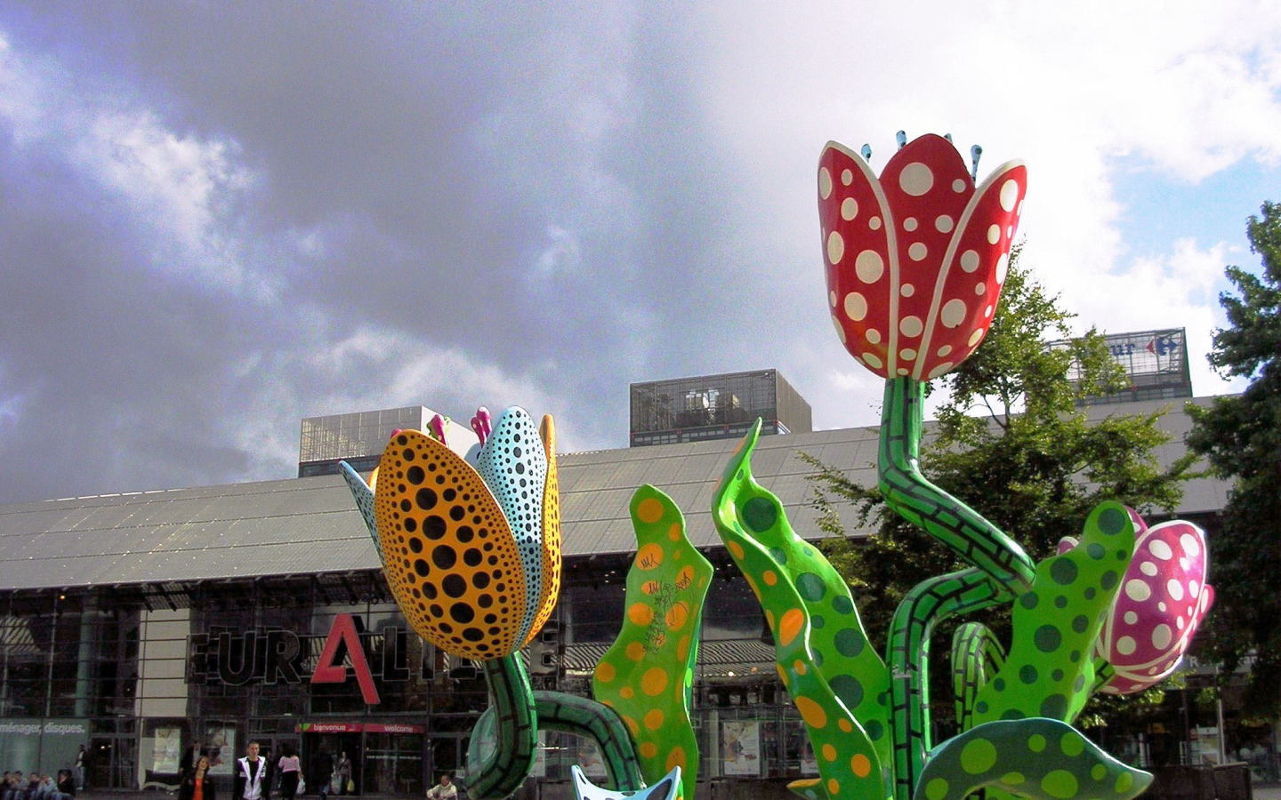 Цветочная скульптура в городе Лилль, Франция