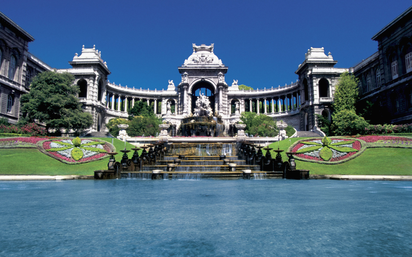 Фонтан в городе Марсель, Франция