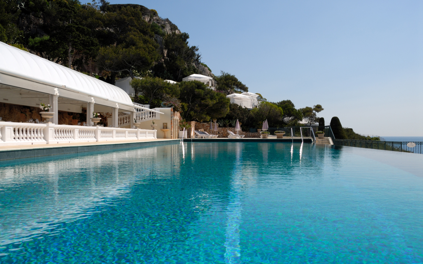 Бассейн в отеле на курорте Сен-Жан-Кап-Ферра, Франция