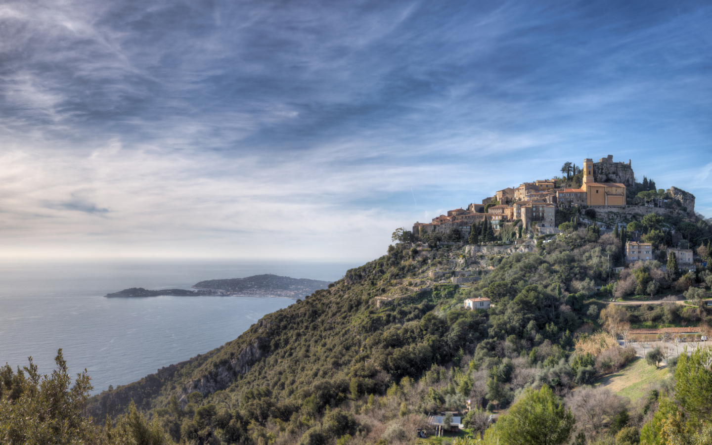 Дома на холме на курорте Эз, Франция