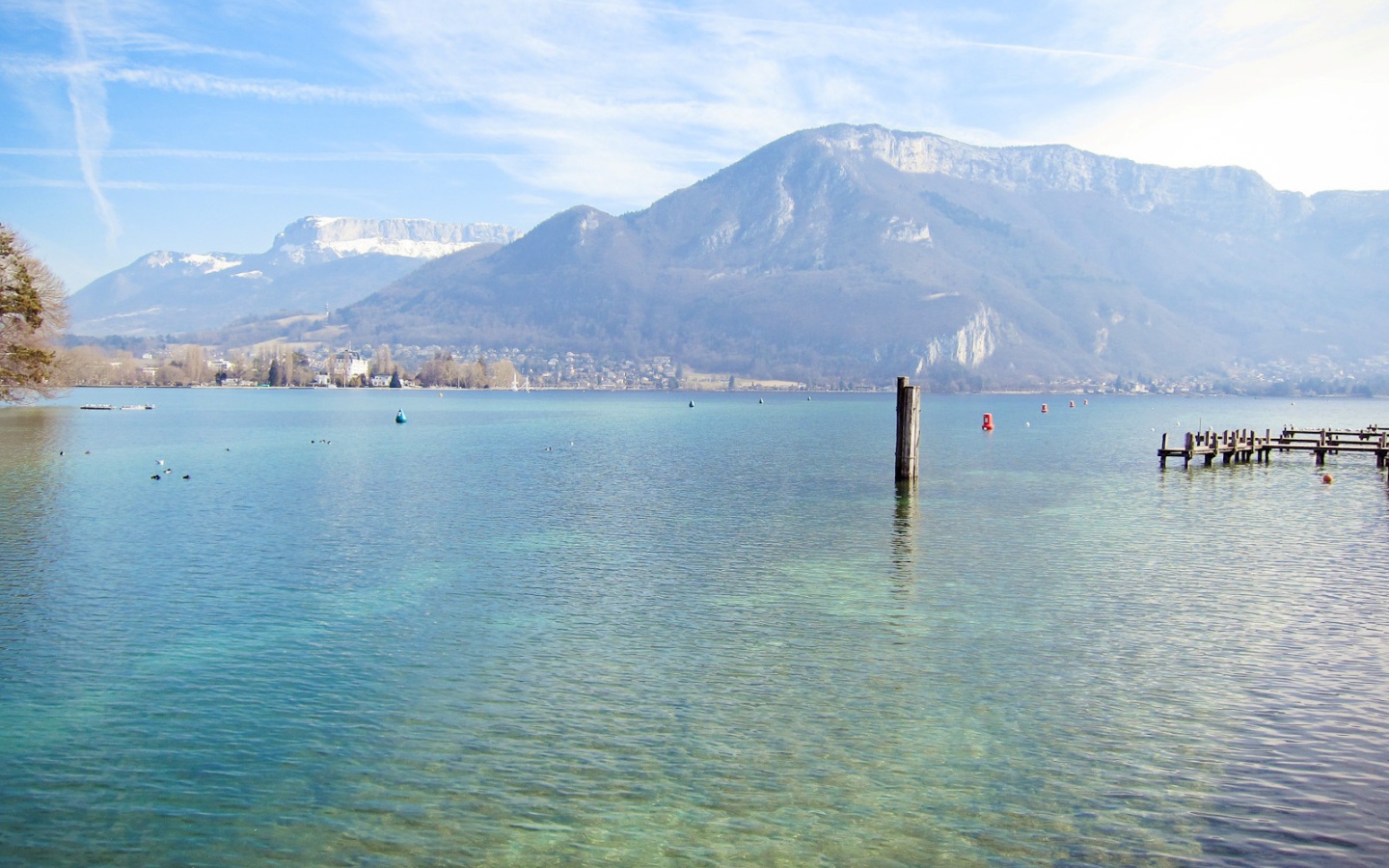 Озеро в городе Аннеси, Франция