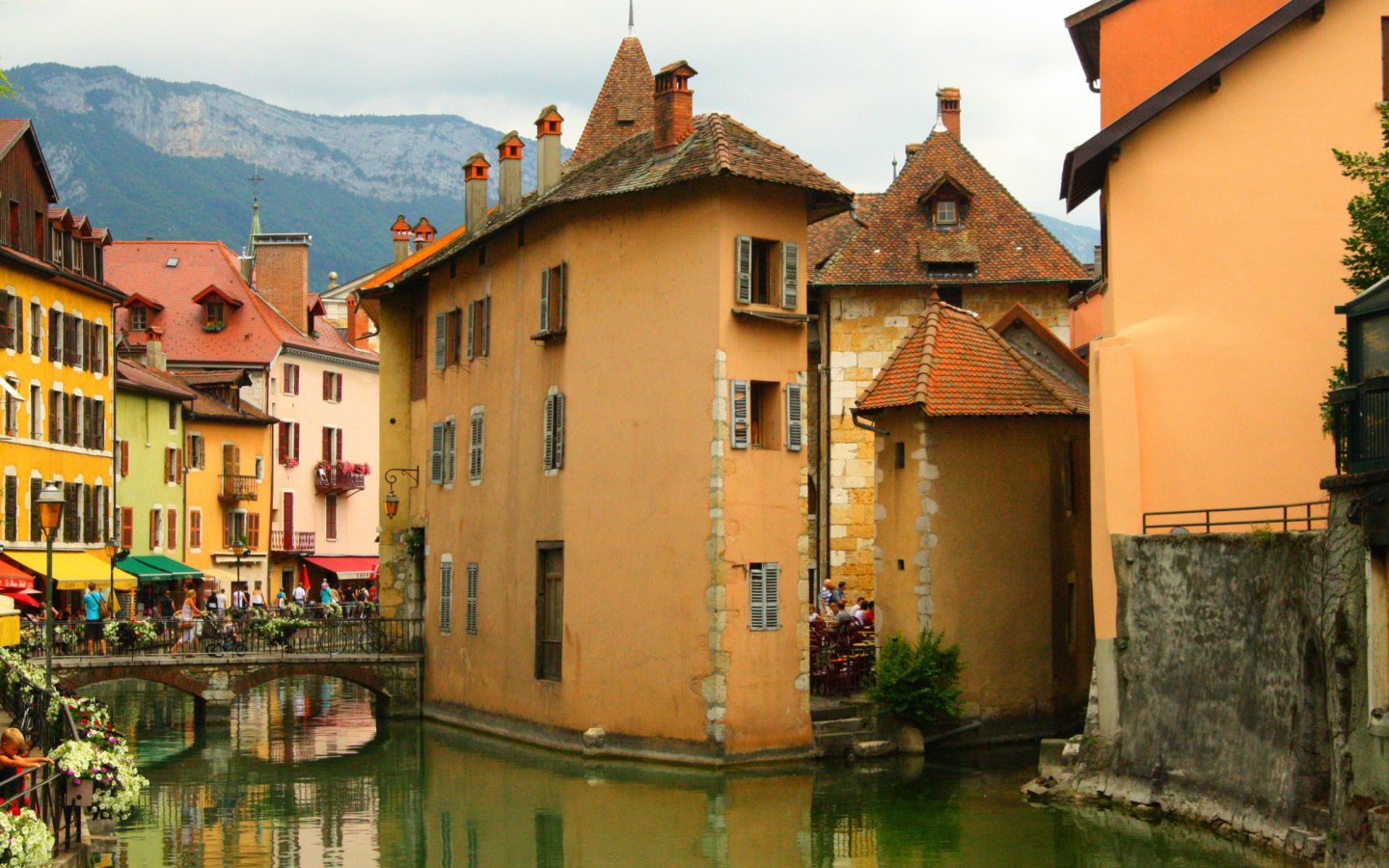 Старинные дома в городе Аннеси, Франция