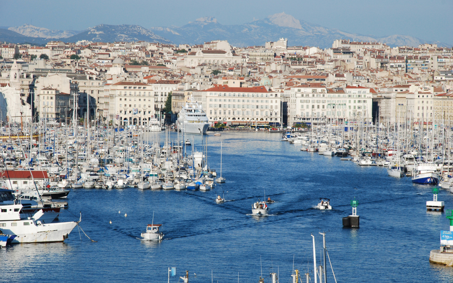 Порт в городе Марсель, Франция