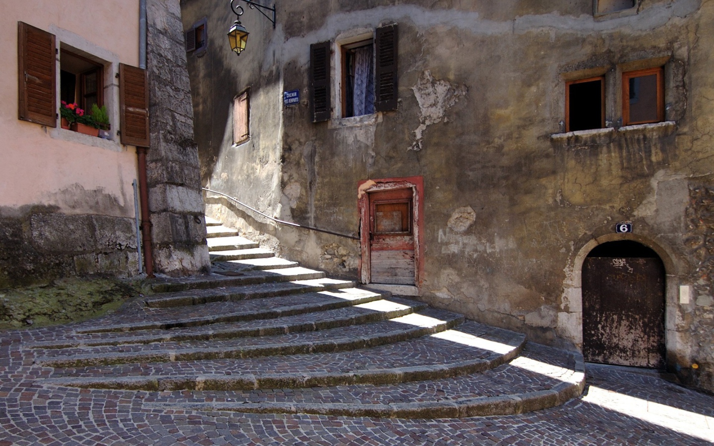 Лестница в городе Аннеси, Франция