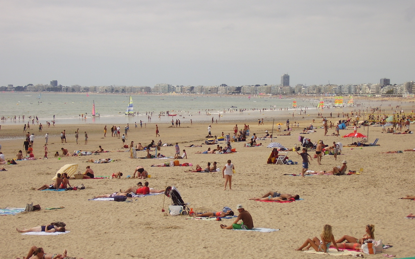 Пляж на курорте Ла Боль, Франция