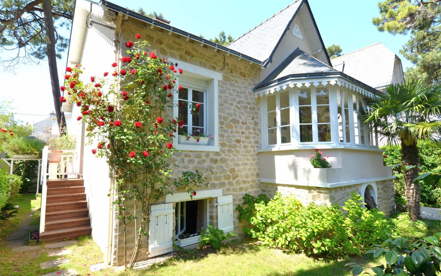 Вилла на курорте Ла Боль, Франция