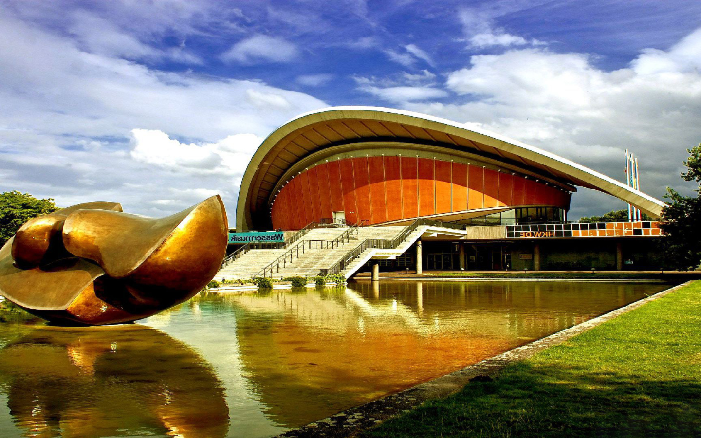 Необычное соооружение в Берлине