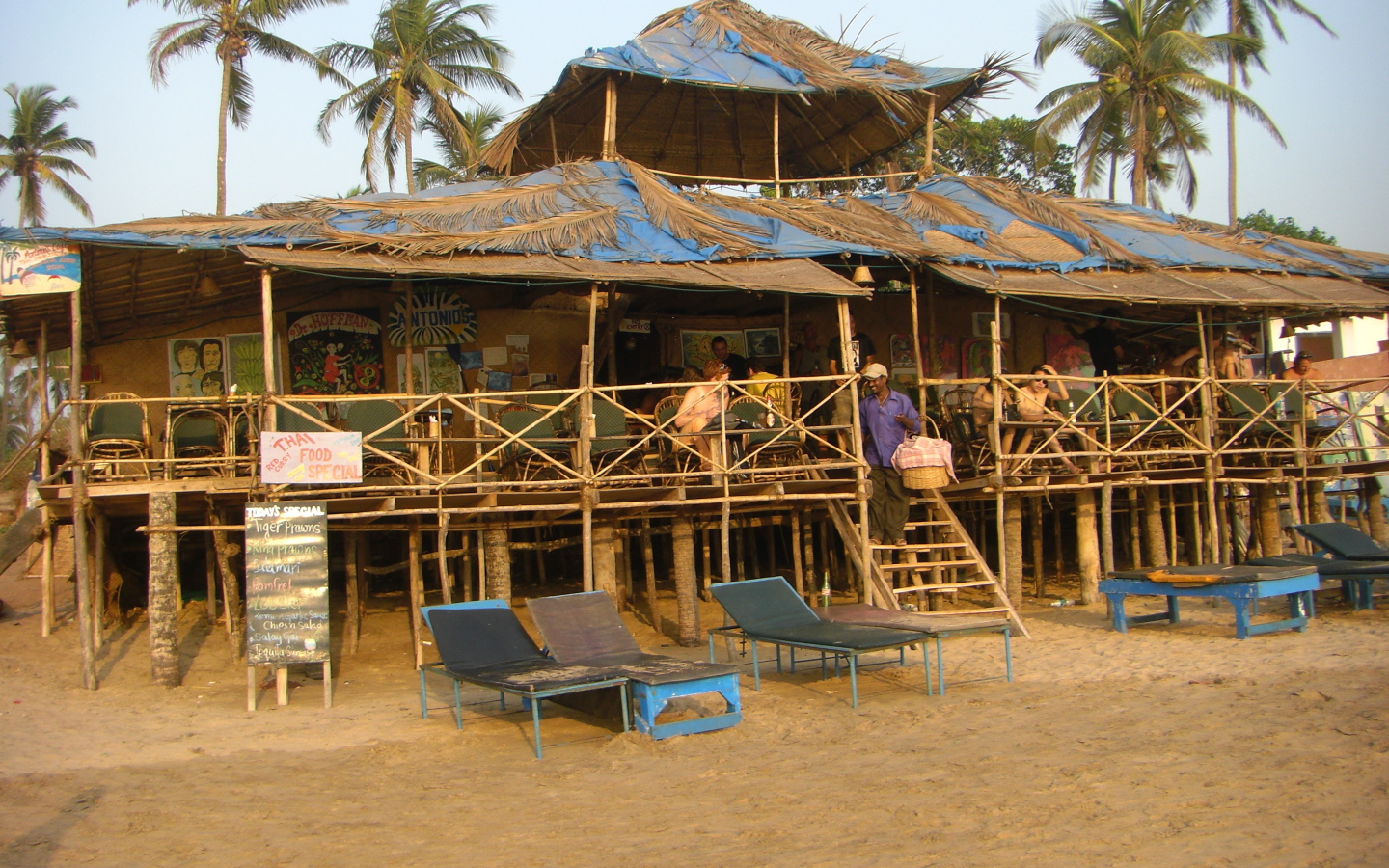 Пляжные домики в Анджуне