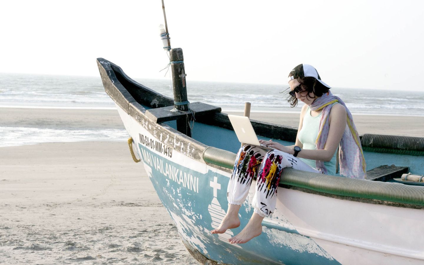 Девушка в лодке в Ашвеме