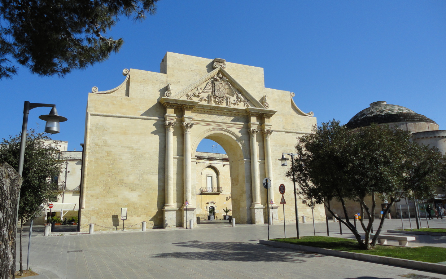 Арка в Неаполе, Италия