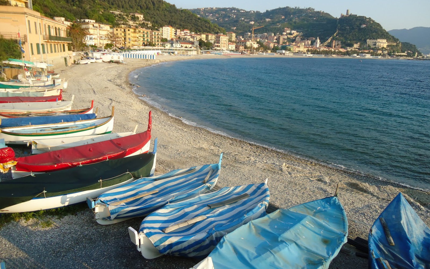 Залив на курорте Ноли, Италия