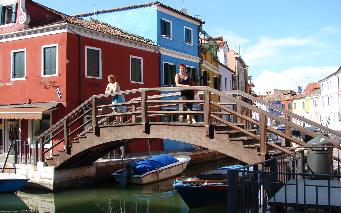 Мост через канал на острове Мурано, Италия