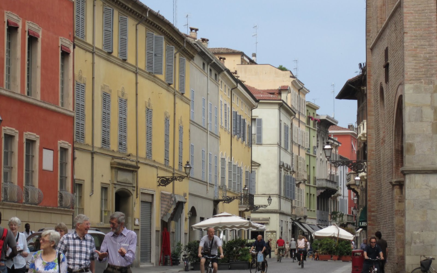 Городская улица в Парме, Италия