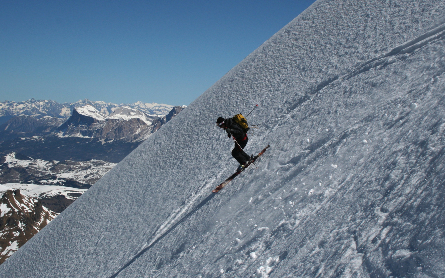 Спуск со склона на горнолыжном курорте Арабба, Италия