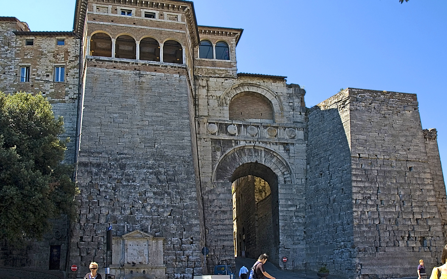 Арка Этрусков в Перудже, Италия