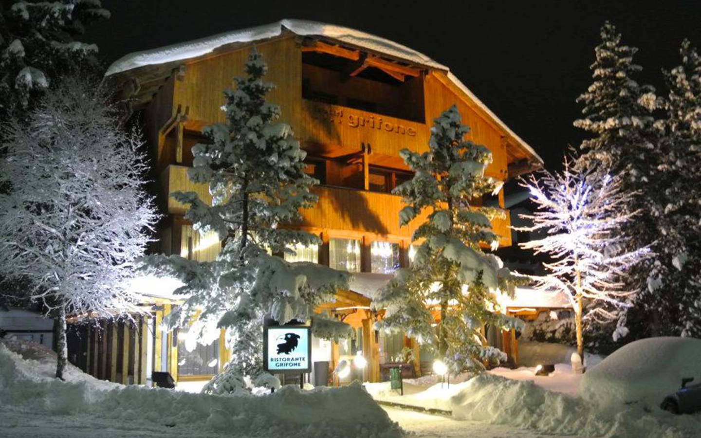 Отель Грифон на горнолыжном курорте Мадонна ди Кампильо, Италия