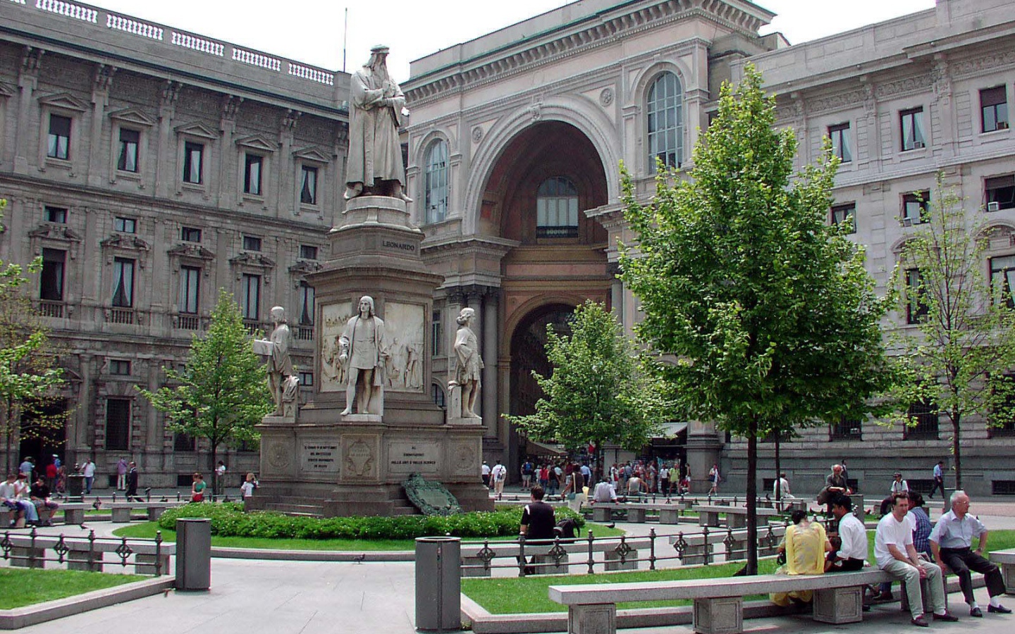 Памятник в Милане, Италия