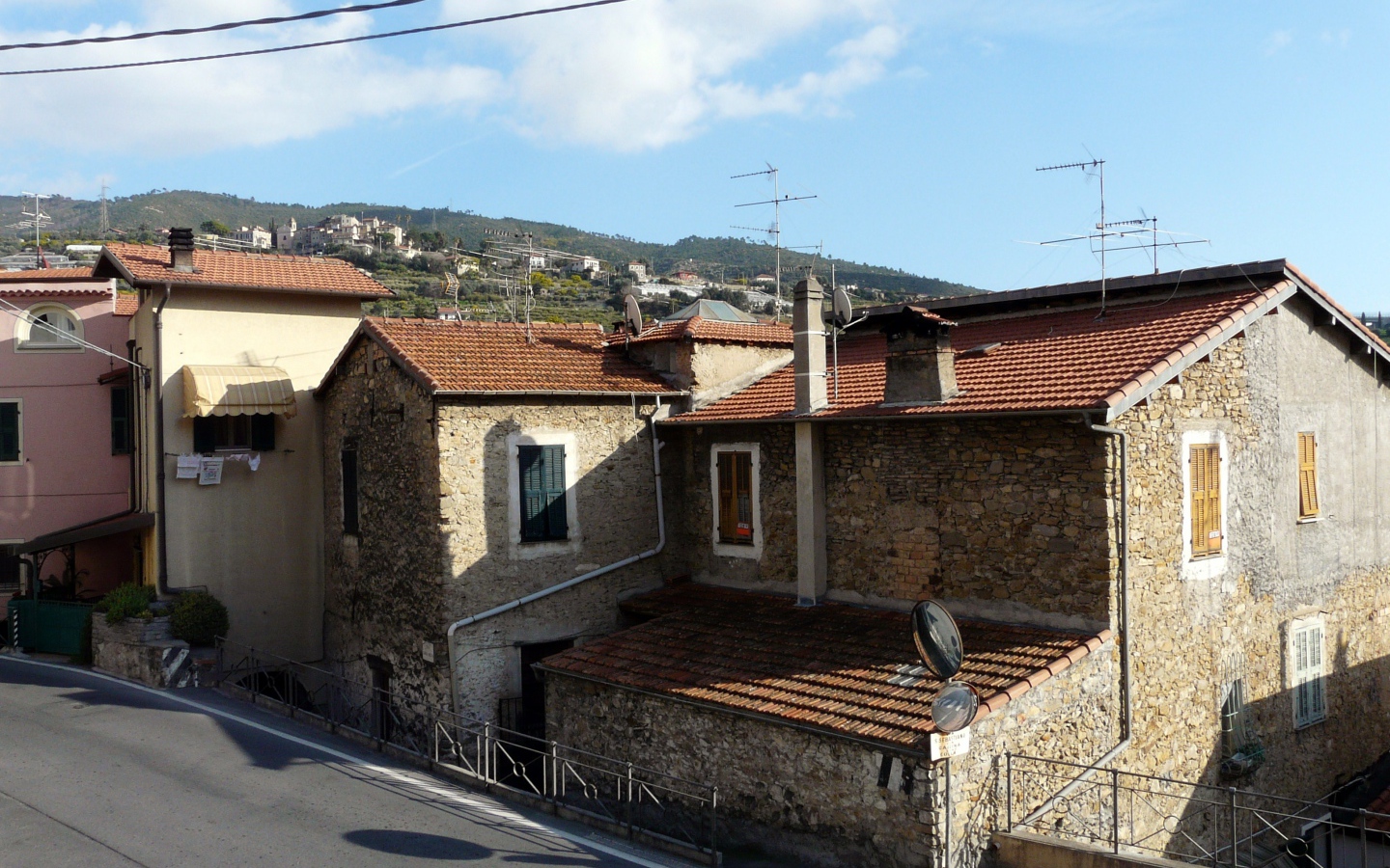 Старинные дома на курорте Бордигера, Италия