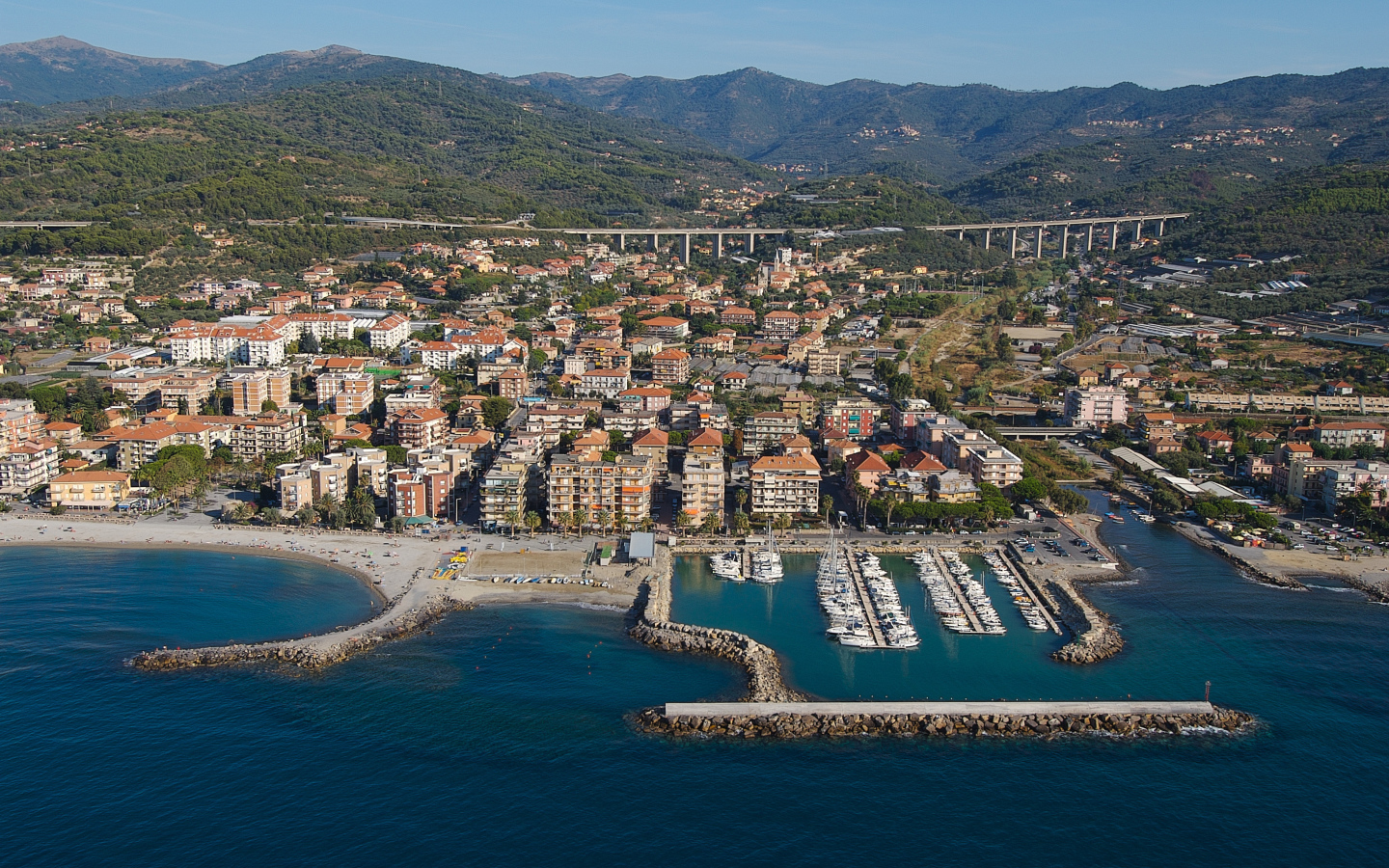 Панорама на курорте Сан Бартоломео Аль Маре, Италия