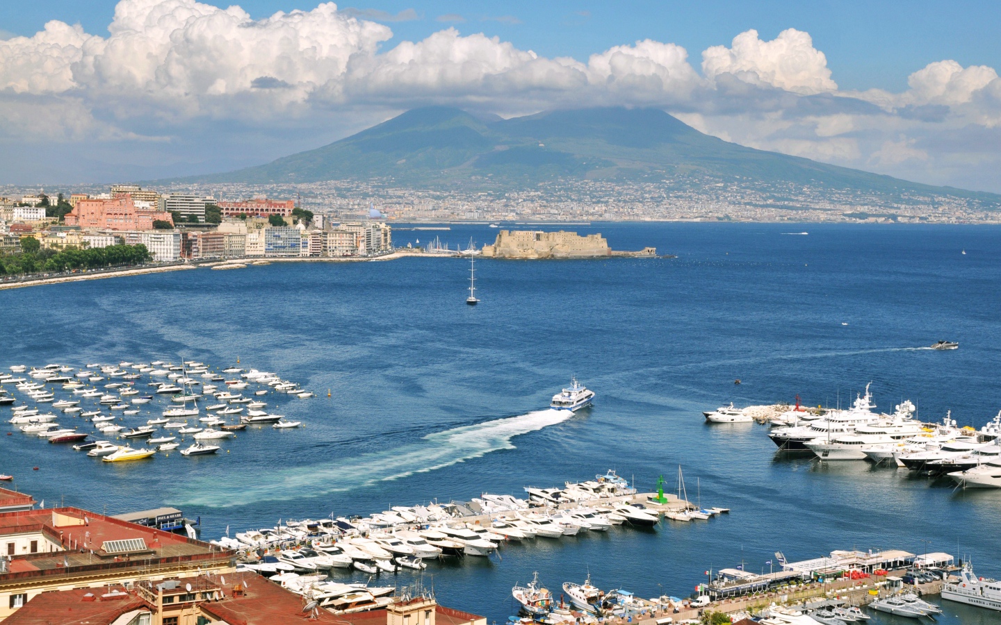Порт в Неаполе, Италия