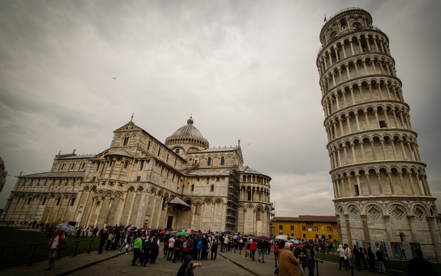 Площадь перед собором в Пизе, Италия