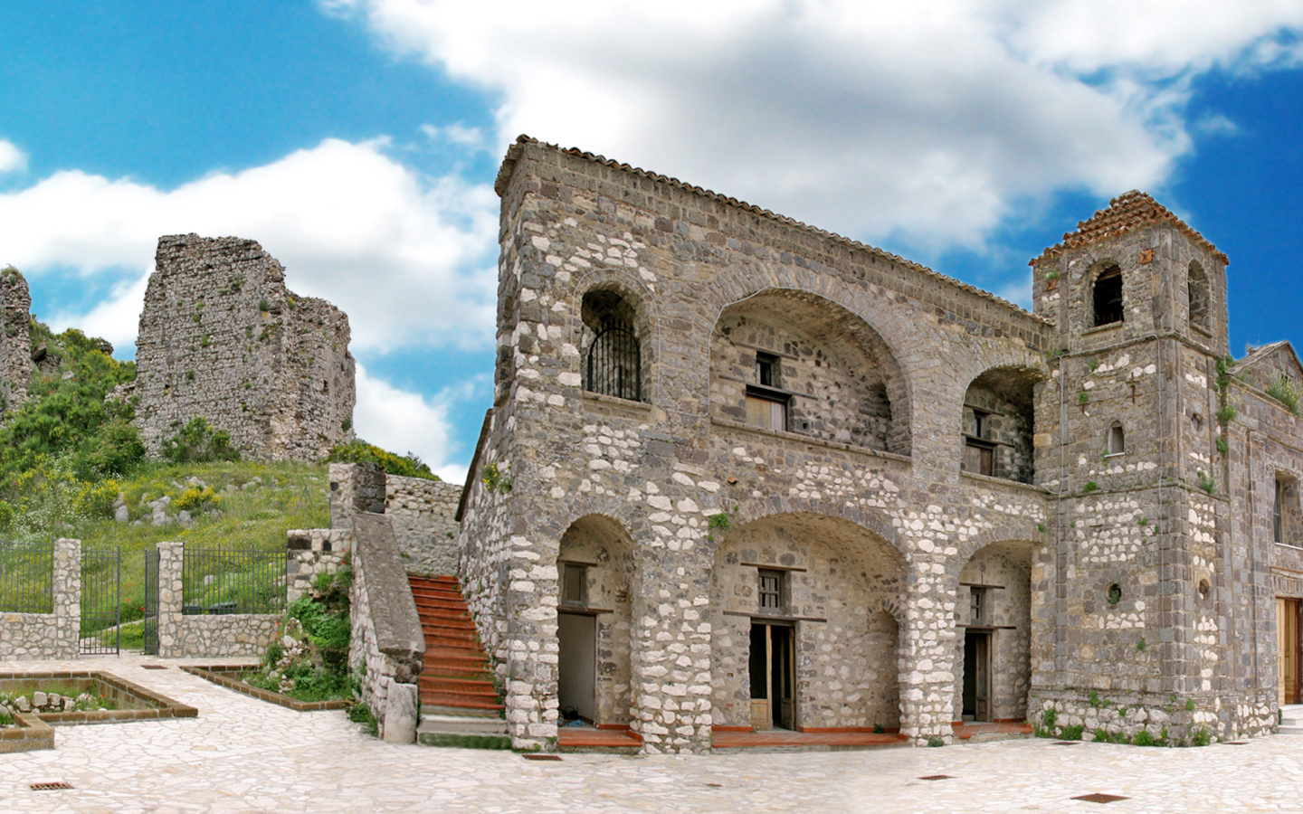 Старинная церковь в Генуе, Италия