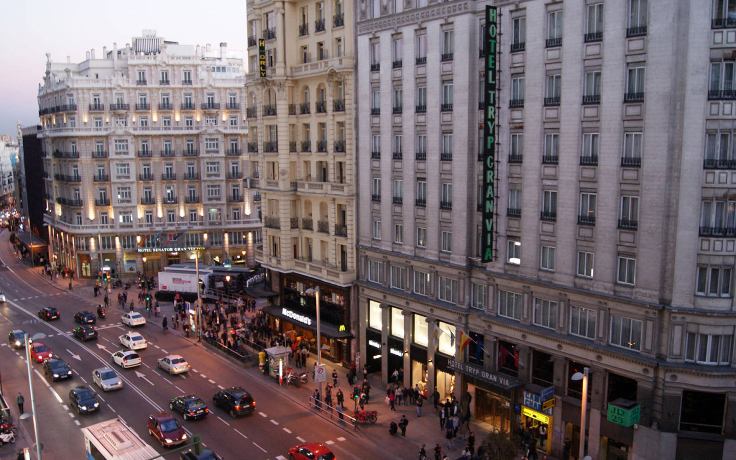 Оживленная улица в Мадриде