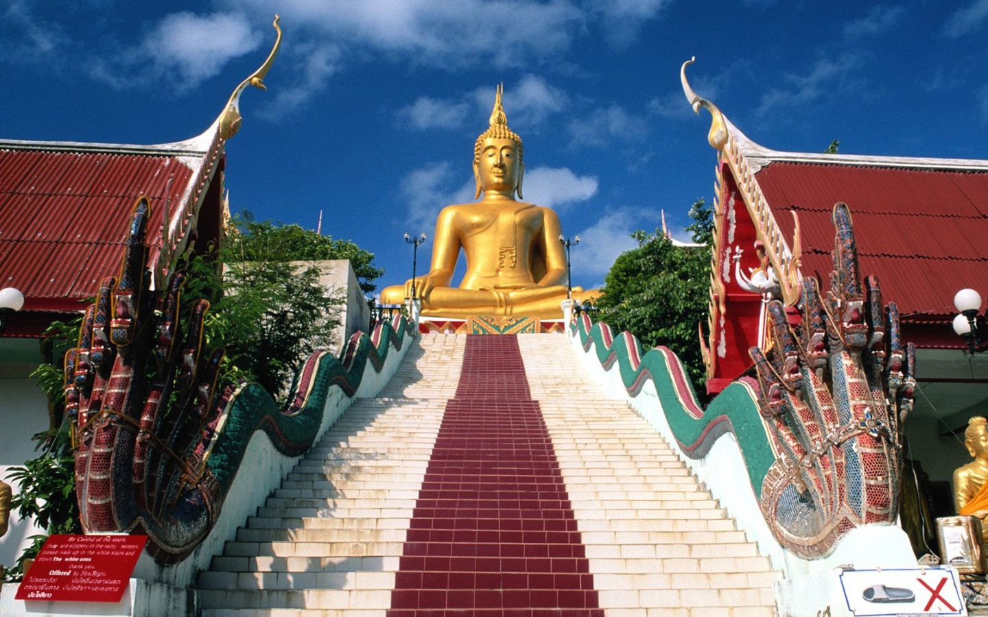 Статуя Будды на курорте в Паттайе, Таиланд