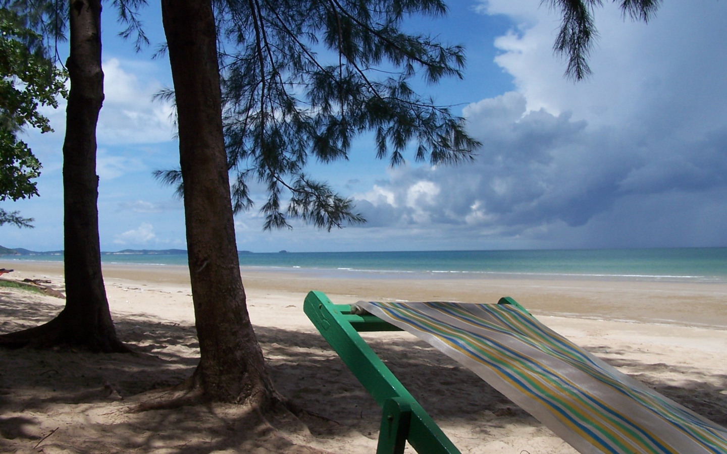 Золотой пляж на курорте Районг, Таиланд