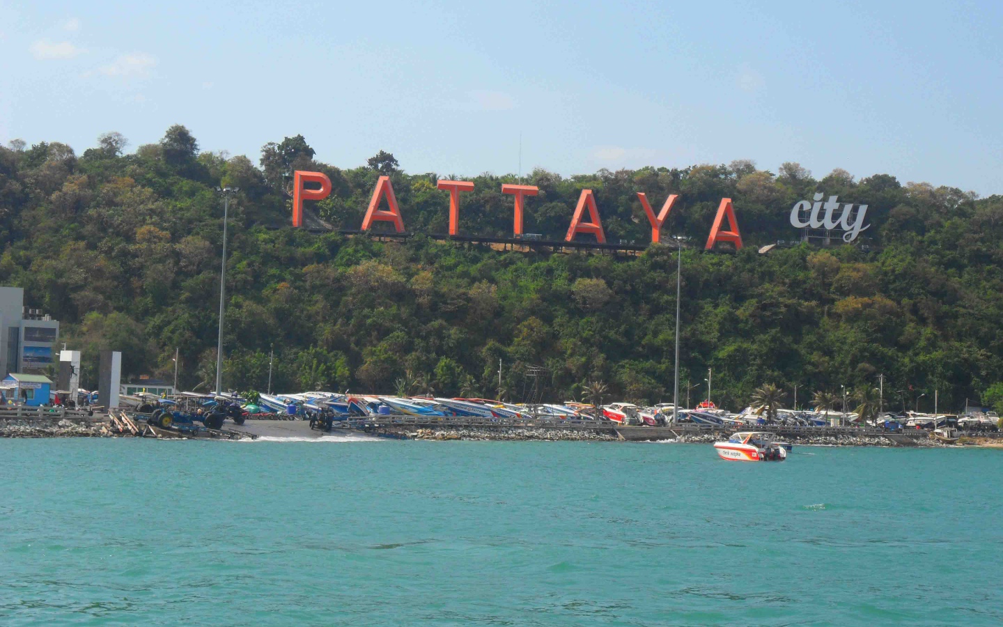 Вывеска города на курорте в Паттайе, Таиланд