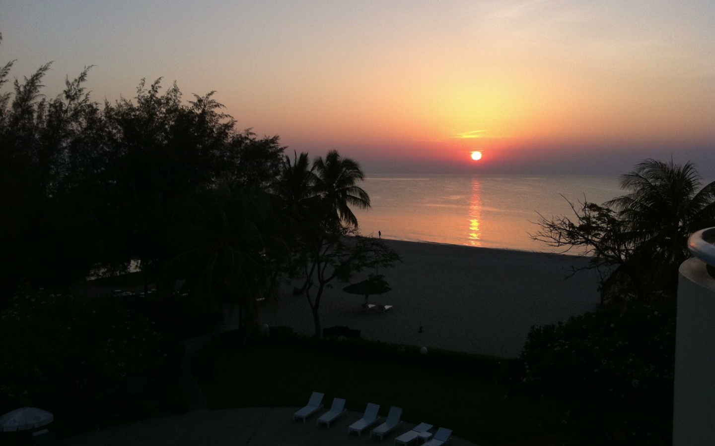 Закат на побережье курорта Ча Ам, Таиланд